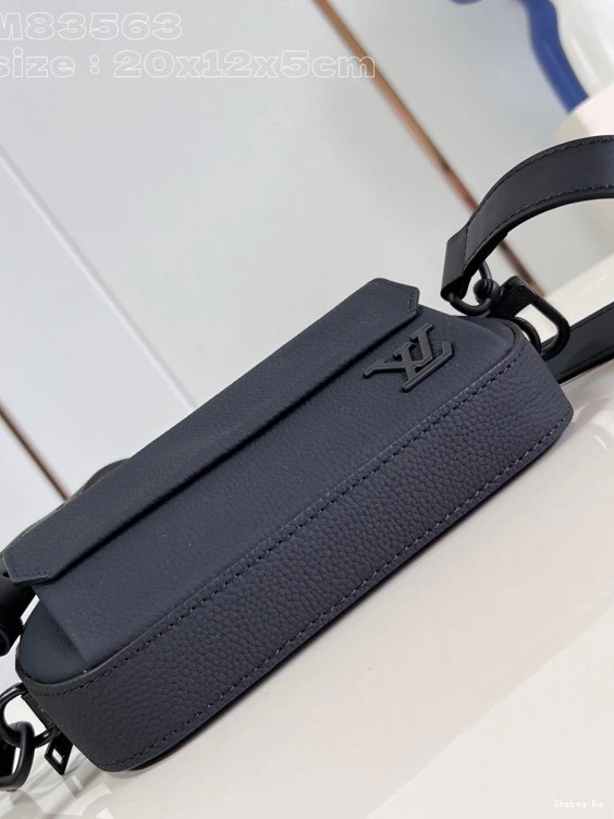 VUITTON Wallet-20*12*5.5CM LOUIS Pilot Wearable 0823